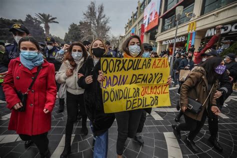 Mujeres Huérfanas en Azerbaiyán: El Lado Oscuro de una。